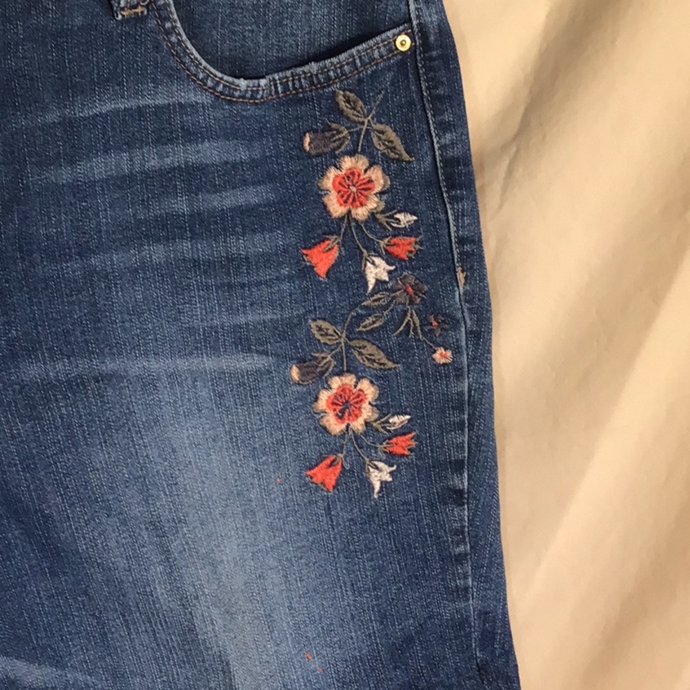 Vintage America Blue Floral Embroidered Jean Shorts - Picture 3 of 11